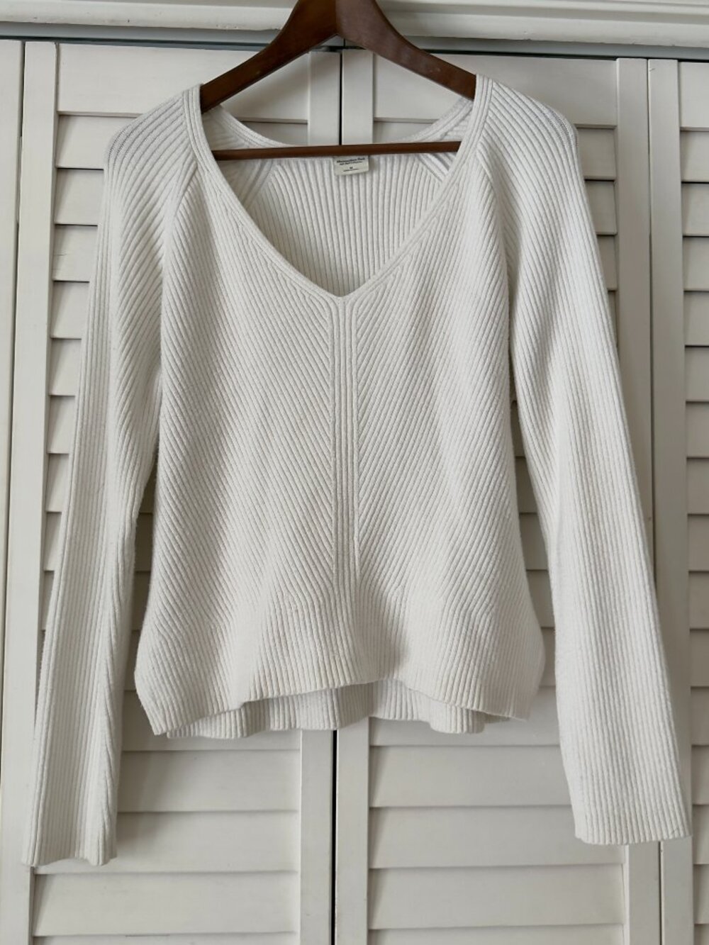 Abercrombie & Fitch Soft A&F Collection Ribbed V-neck Sweater - Size M